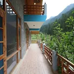 Oyo 13696 Home River Side Cottage Manali